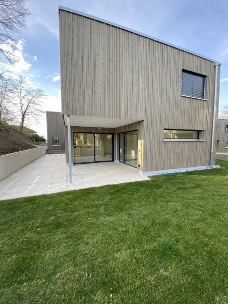 Reserviert Neu Erstbezug 5.5 Einfamilenhaus mit Garten rund ums Haus (3)