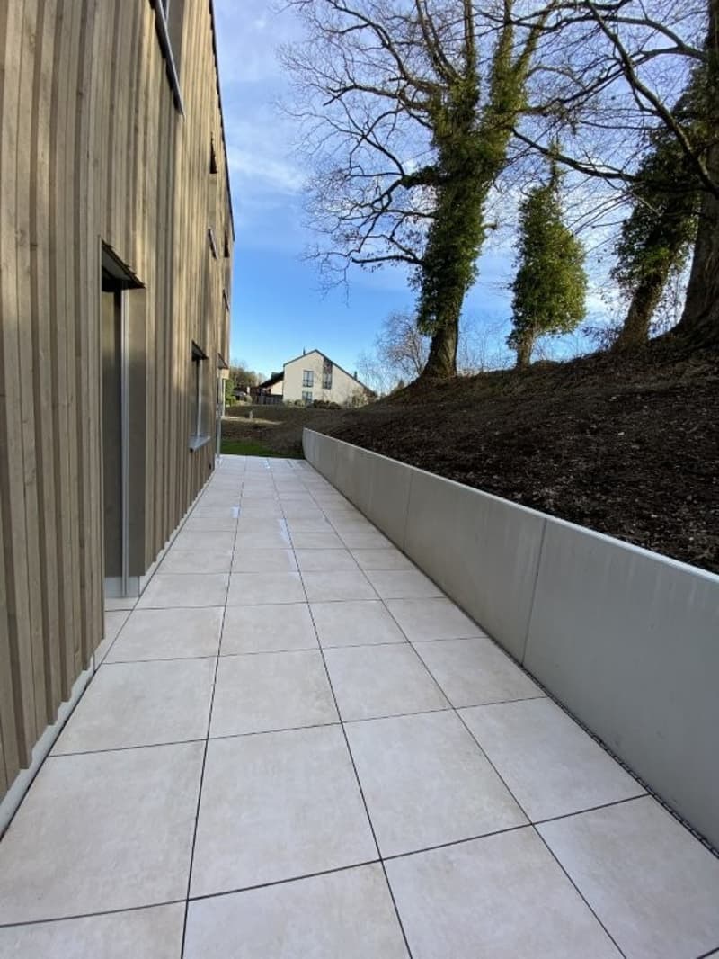 Reserviert Neu Erstbezug 5.5 Einfamilenhaus mit Garten rund ums Haus (5)