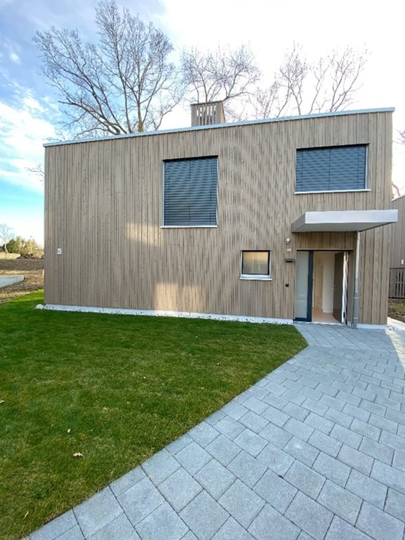 Reserviert Neu Erstbezug 5.5 Einfamilenhaus mit Garten rund ums Haus (2)