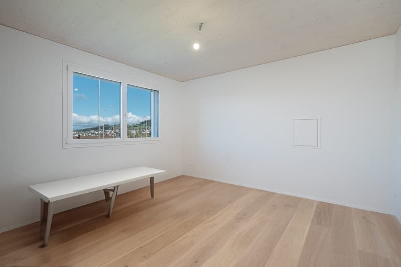 Elternschlafzimmer mit Wäscheabwurf
