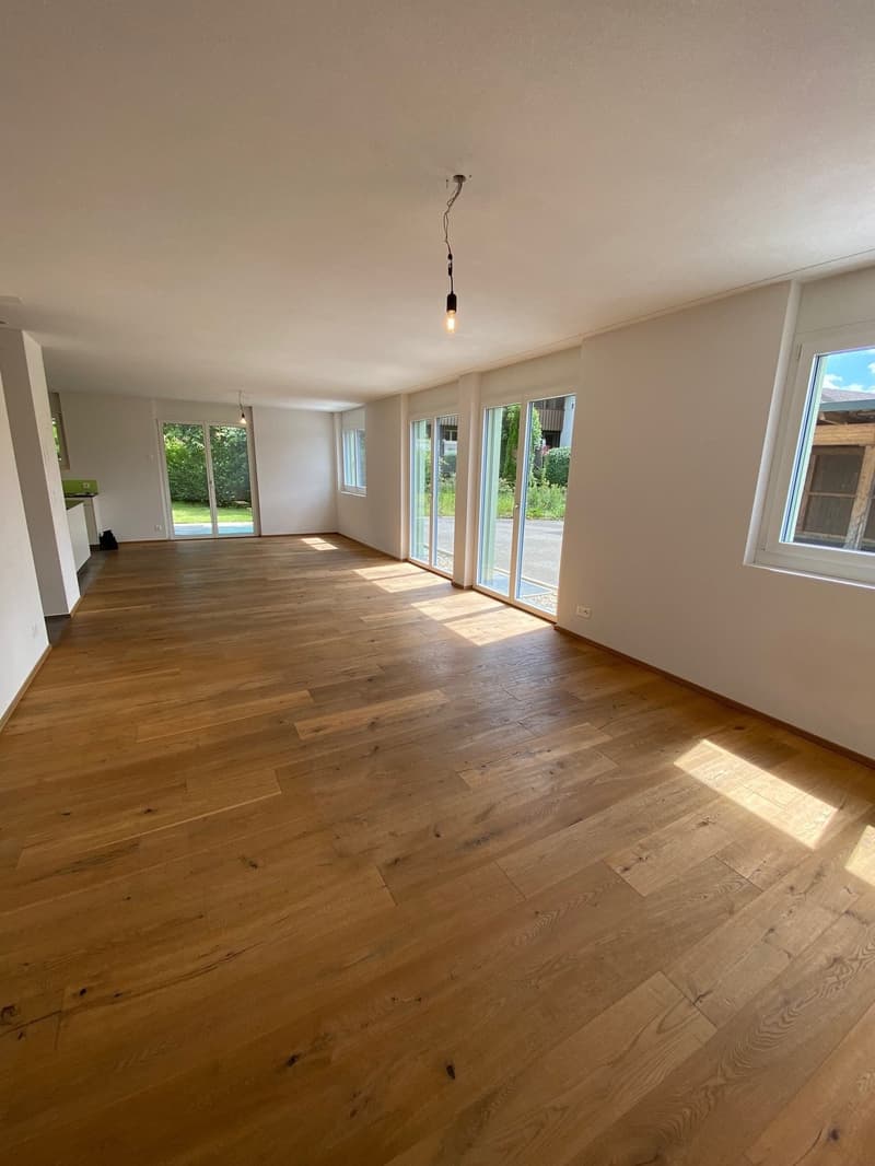 Newly available 4.5 room garden apartment on the ground floor with garden seating and lawn (4)