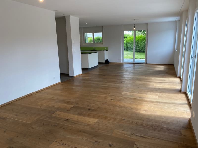 Newly available 4.5 room garden apartment on the ground floor with garden seating and lawn (3)