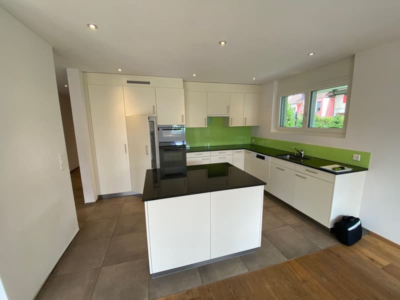 Newly available 4.5 room garden apartment on the ground floor with garden seating and lawn (2)