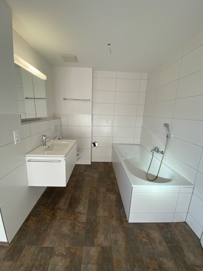 Badewanne, WC, Lavabo