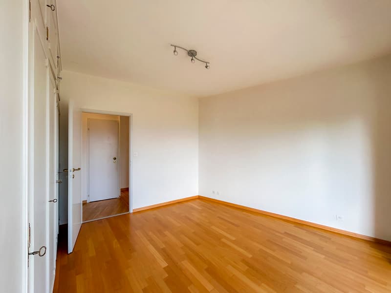 Mansarda di 163 m² con vista lago e montagne (11)