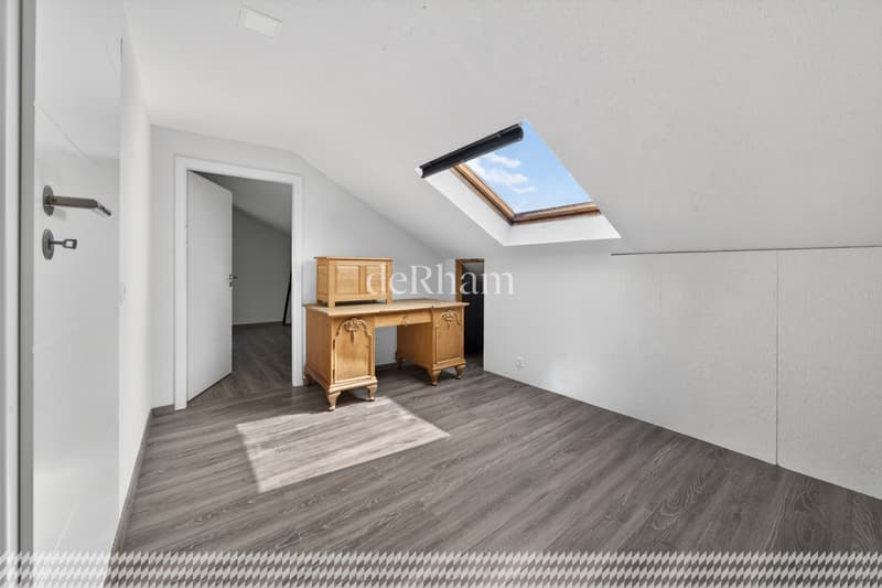 Villa of 2 apartments With great potential, beautiful garden (11)
