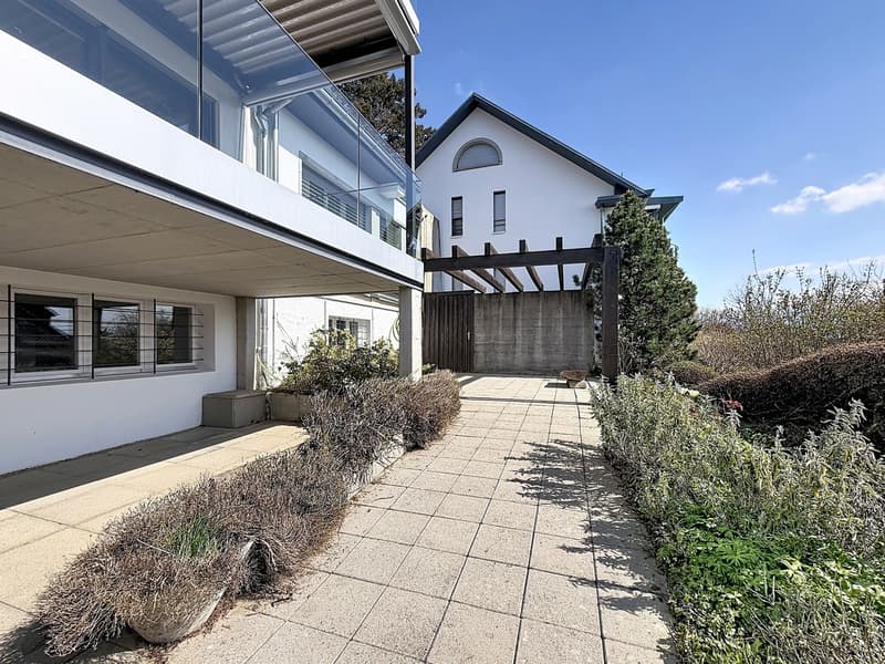 Individual villa with 7.5 rooms and lake view (10)