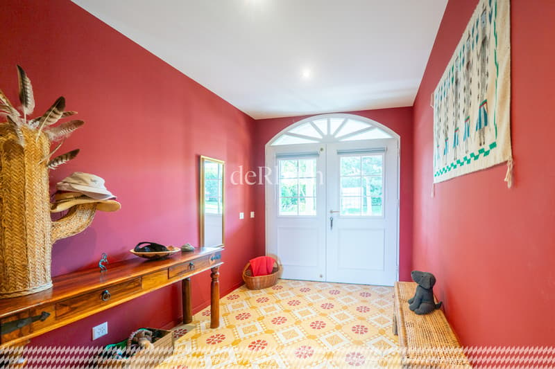 Beautiful 7.5-room property (2)
