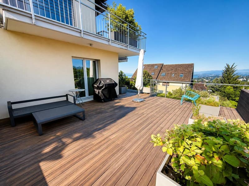 Contemporary 5.5-room apartment with terrace, garden and lake view (1)