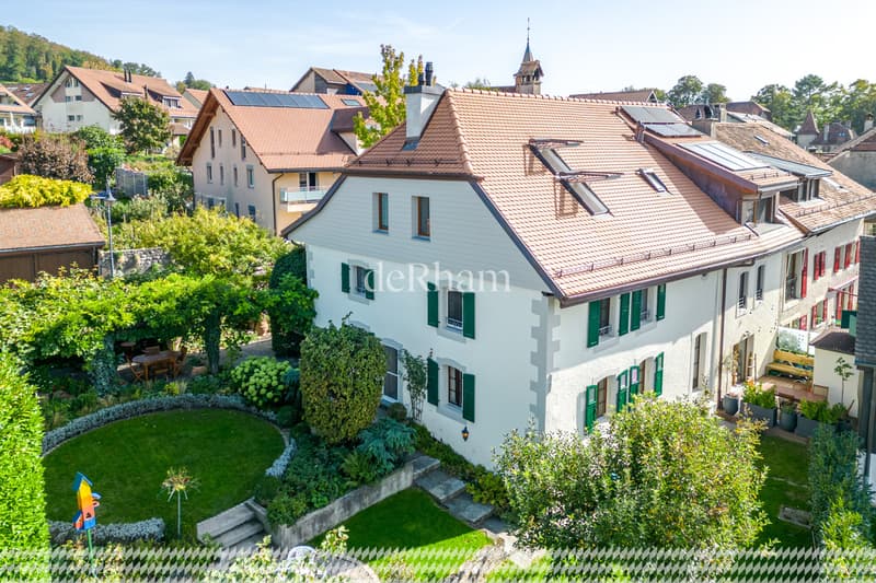 Magnifique maison villageoise au coeur de Mex avec jardin (1)