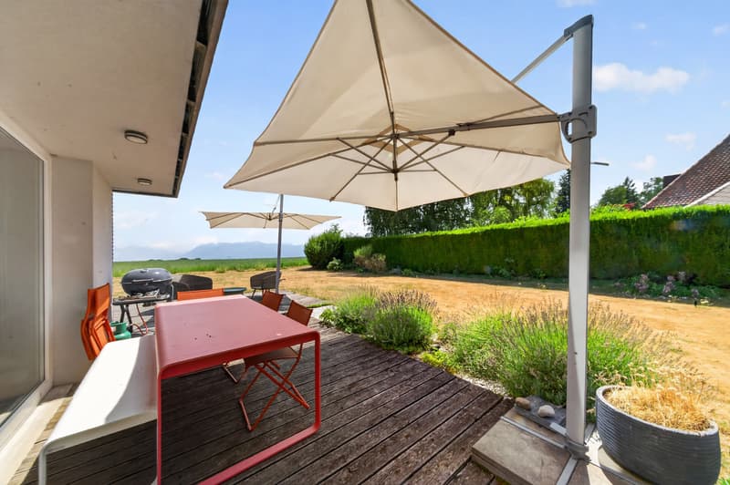 Geräumiges Einfamilienhaus mit atemberaubendem Blick auf die Alpen und den See (5)