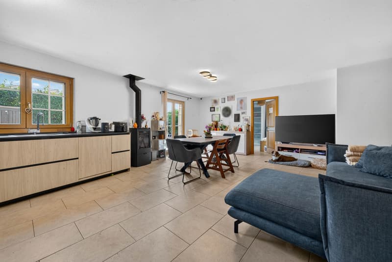 Appartamento contemporaneo con un grande giardino (5)