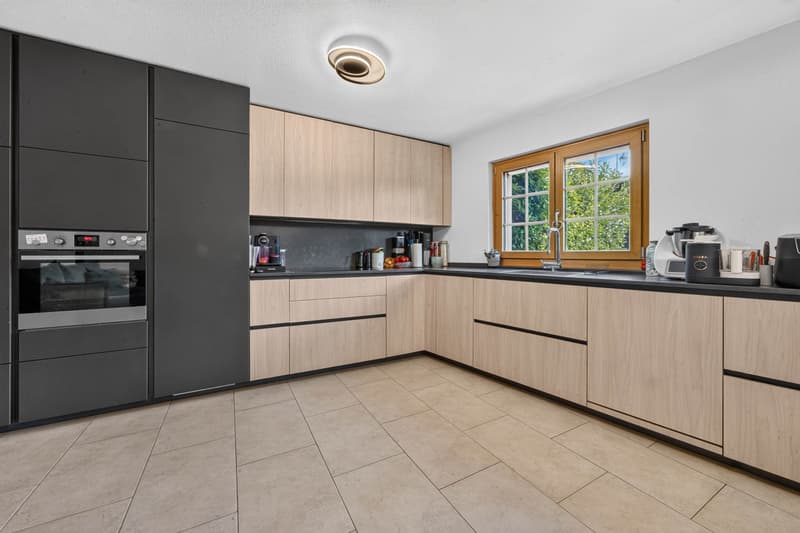 Appartamento contemporaneo con un grande giardino (13)