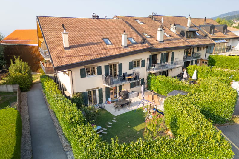 Appartamento contemporaneo con un grande giardino (1)