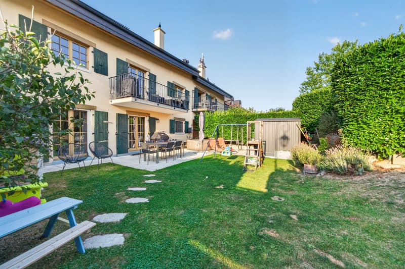 Appartamento contemporaneo con un grande giardino (12)