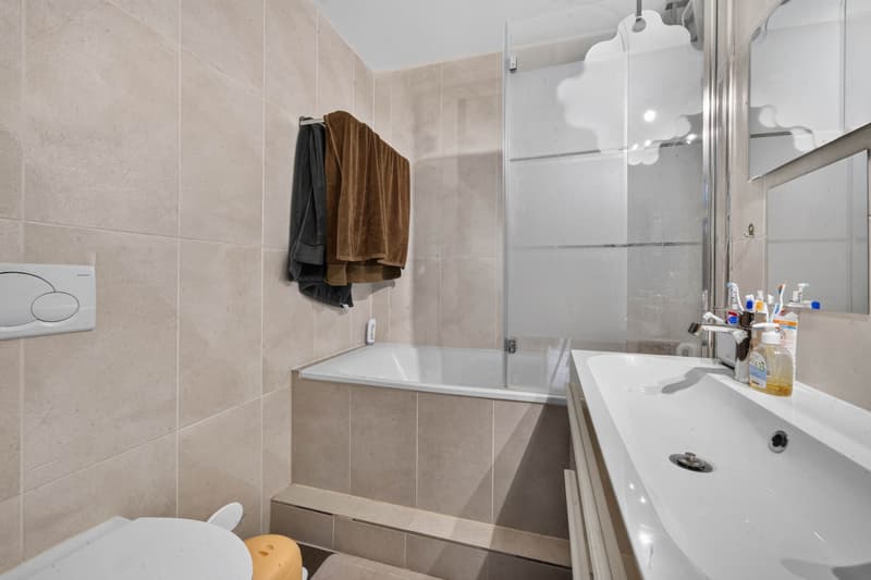 Appartamento contemporaneo con un grande giardino (8)