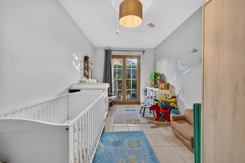 Appartamento contemporaneo con un grande giardino (10)