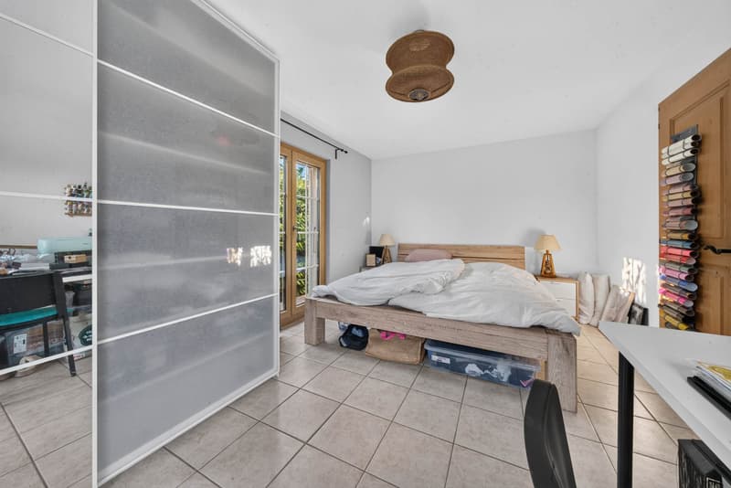 Appartamento contemporaneo con un grande giardino (9)