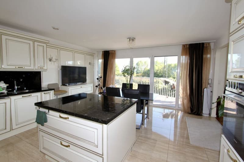 Space and light, just two steps from the lake and all amenities (4)