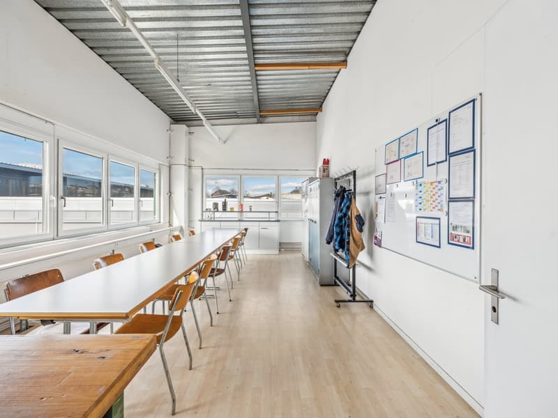 Spacious Warehouse for Rent in Knutwil (8)
