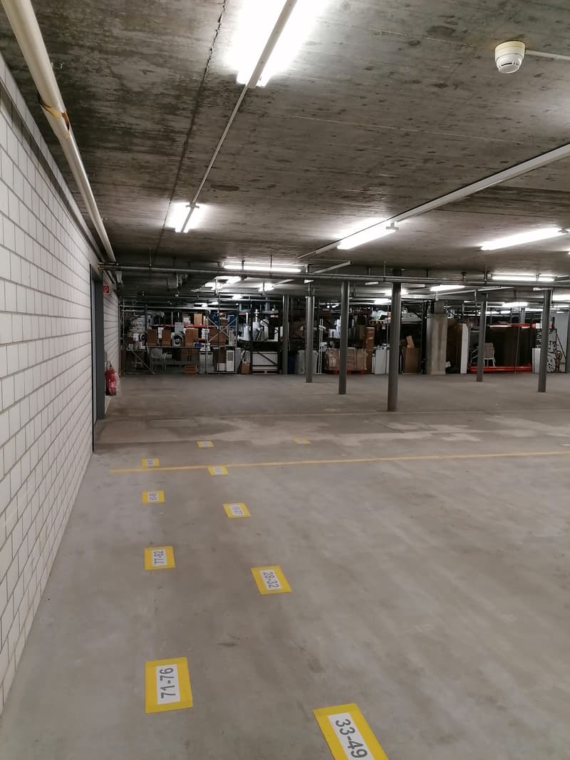 Beleuchtete Lagerfläche im Zentrum von Nidau zu vermieten! (2)