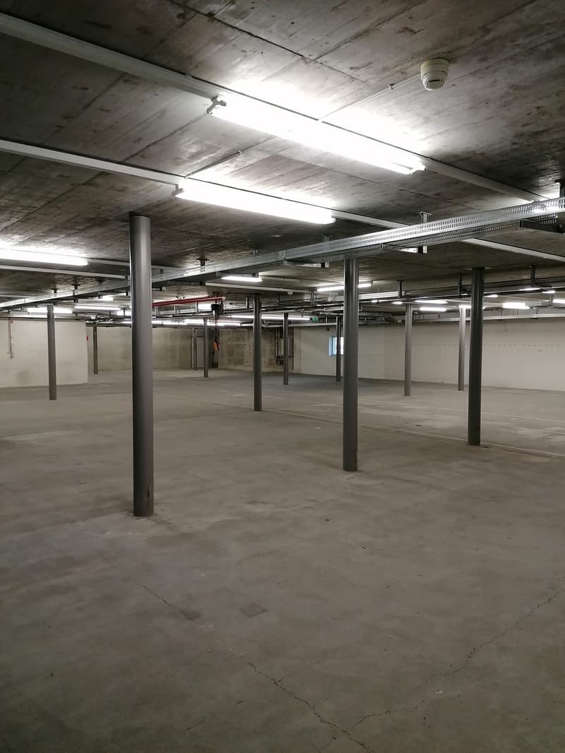 Illuminated storage space for rent in the center of Nidau (1)
