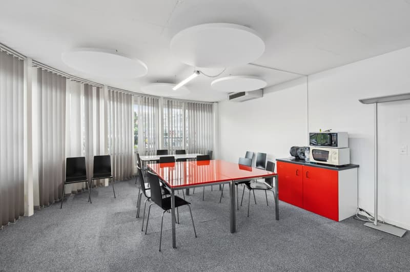 Modern office and commercial spaces with flexible usage options - freshly renovated (9)