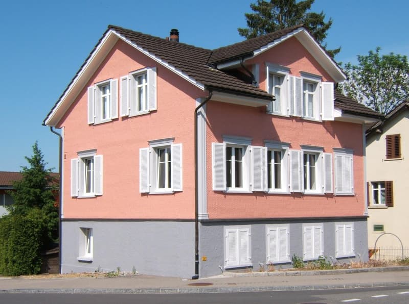 Charmante 2.5-Zimmer-Dachwohnung an der Flawilerstrasse in Oberuzwil (1)