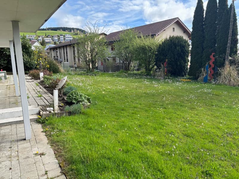 3-Family House with Garden (11)
