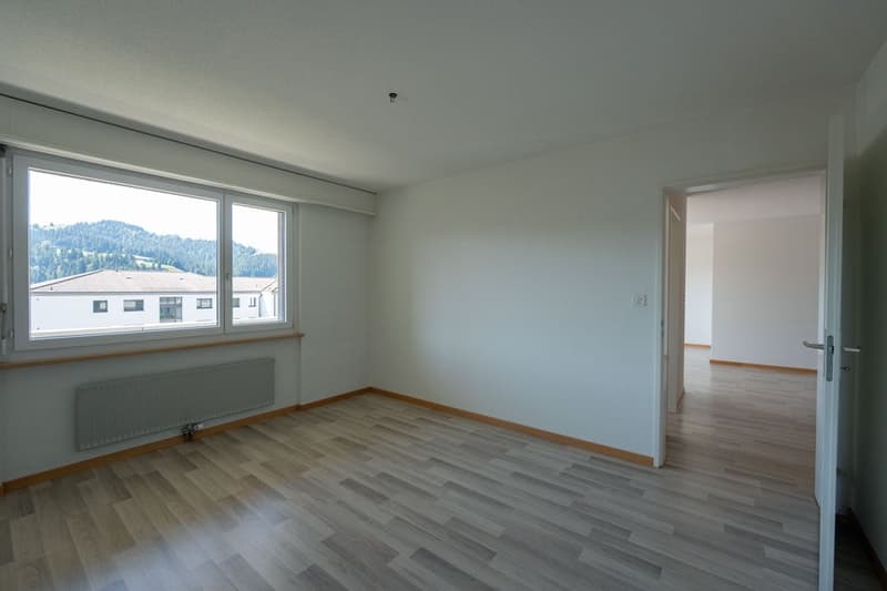 2.5-Zimmer-Wohnung mit Balkon und schöner Aussicht (5)