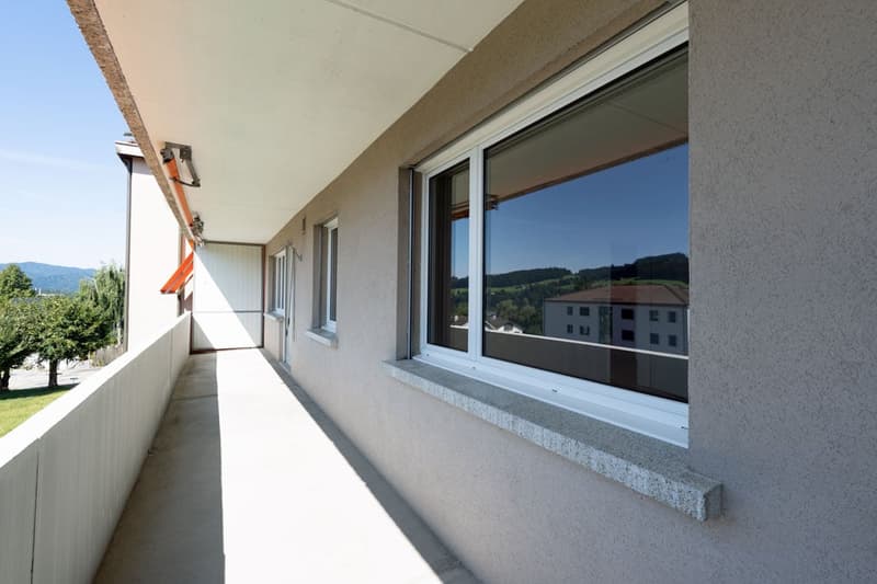 2.5-Zimmer-Wohnung mit Balkon und schöner Aussicht (8)