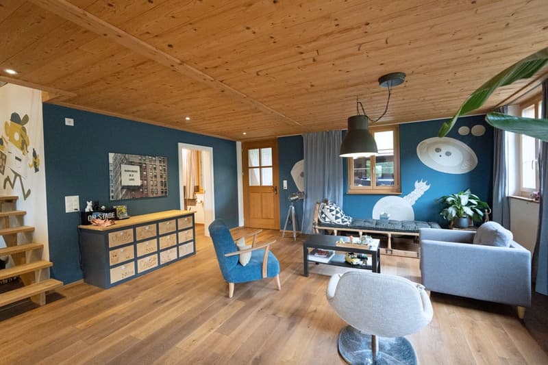 Neuwertiges 6.5 Zimmer Bauernhaus mit zwei Wohnungen und Weitsicht (4)