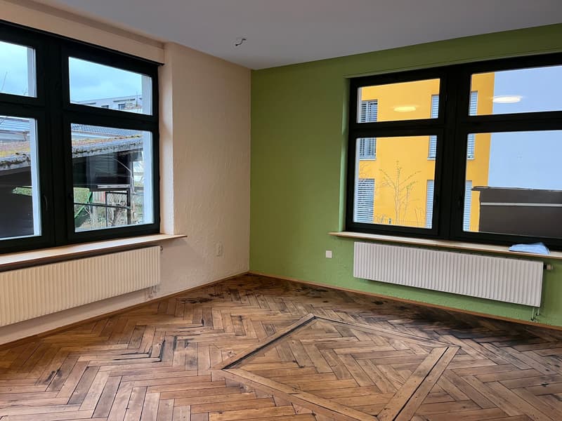 Spazio commerciale rinnovato in posizione privilegiata a Biel – ideale per salone, studio o ufficio (6)