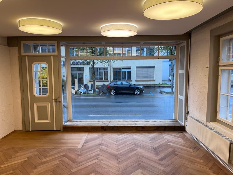 Spazio commerciale rinnovato in posizione privilegiata a Biel – ideale per salone, studio o ufficio (3)