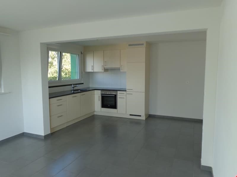 schöne 2.5-Zimmerwohnung an ruhiger Lage mit Balkon (3)