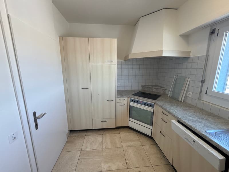 teilrenovierte 5.5-Attikazimmerwohnung an ruhiger Lage mit Aussen-Pool (3)