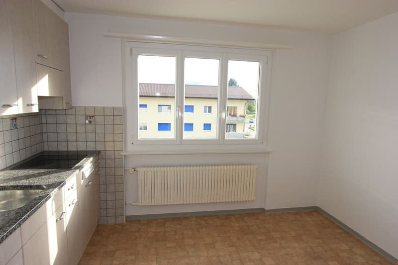 schöne 4.5-Zimmerwohnung mit grossem und sonnigem Balkon (4)