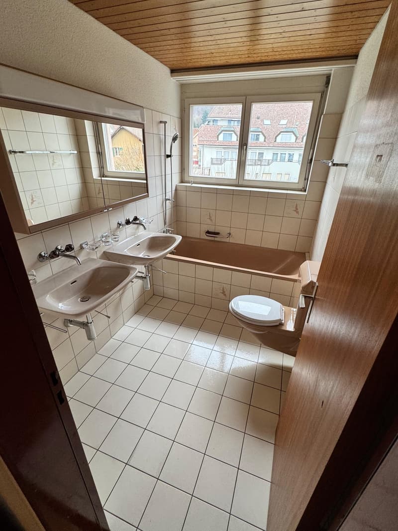helle 4.5-Zimmerwohnung mit Balkon (4)