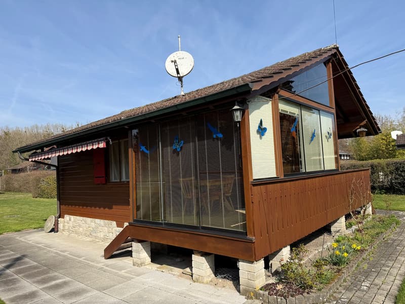 Reserved! Charming wooden chalet in a quiet location in Avenches (1)
