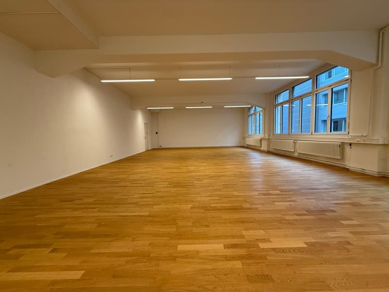 Espaces de bureau ouverts et lumineux dans le centre-ville (2)