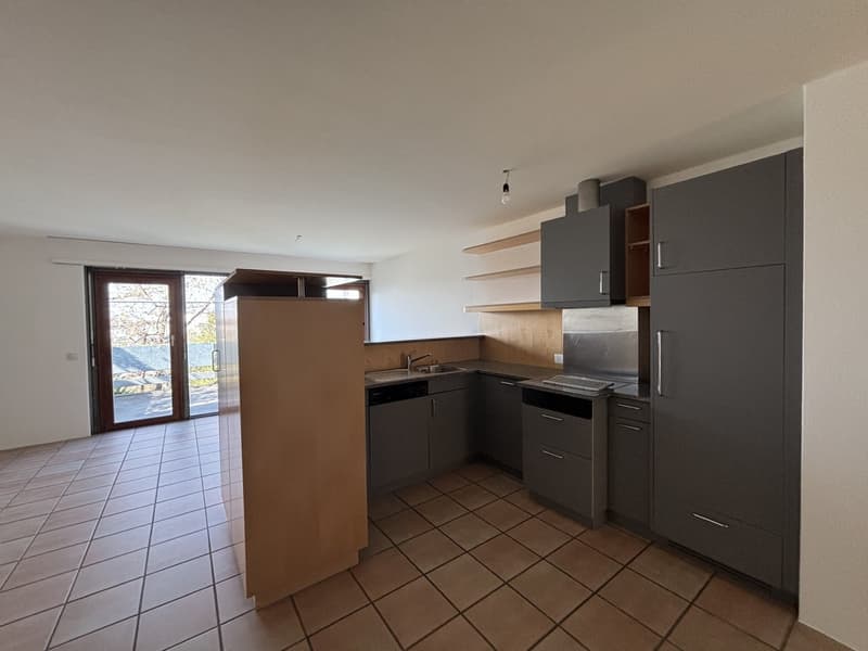Affascinante appartamento di 3.5 locali nel popolare quartiere di Linde con balcone (5)