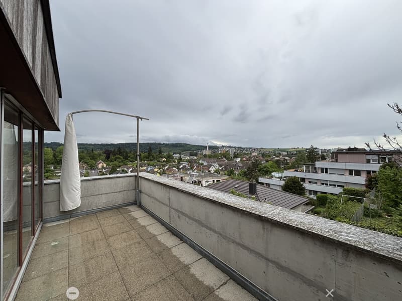 Charmante 4.5-Zimmer-Wohnung mit Balkon und schöner Aussicht in Biel (5)