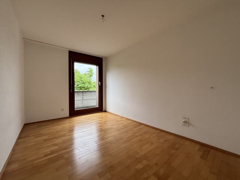 Appartamento di 4.5 locali con balcone e vista panoramica a Biel (9)
