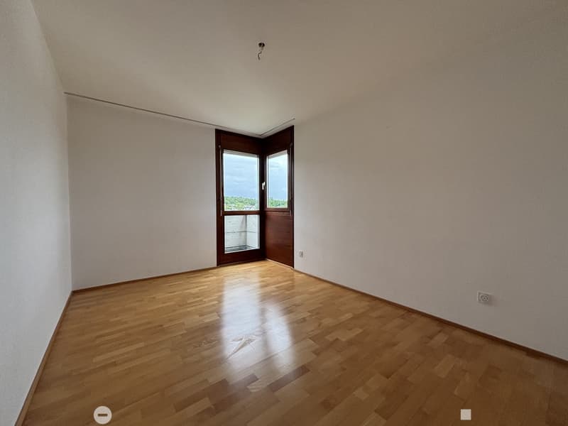 Charmante 4.5-Zimmer-Wohnung mit Balkon und schöner Aussicht in Biel (7)