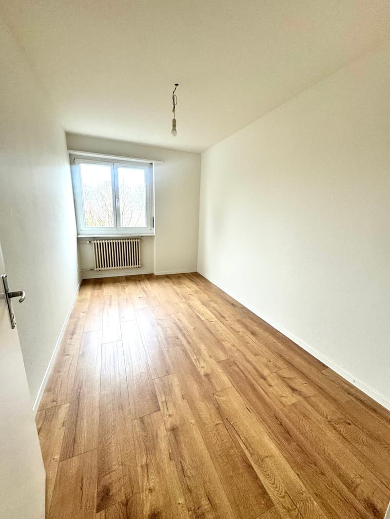 Appartement de 3,5 pièces rénové dans un quartier calme à Grenchen (4)