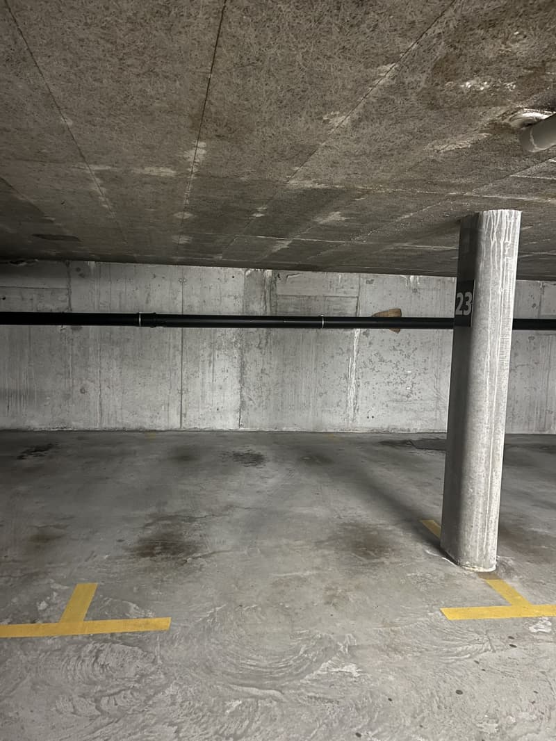 Einstellhallenplatz im Stadtzentrum von Biel zum Mieten (1)