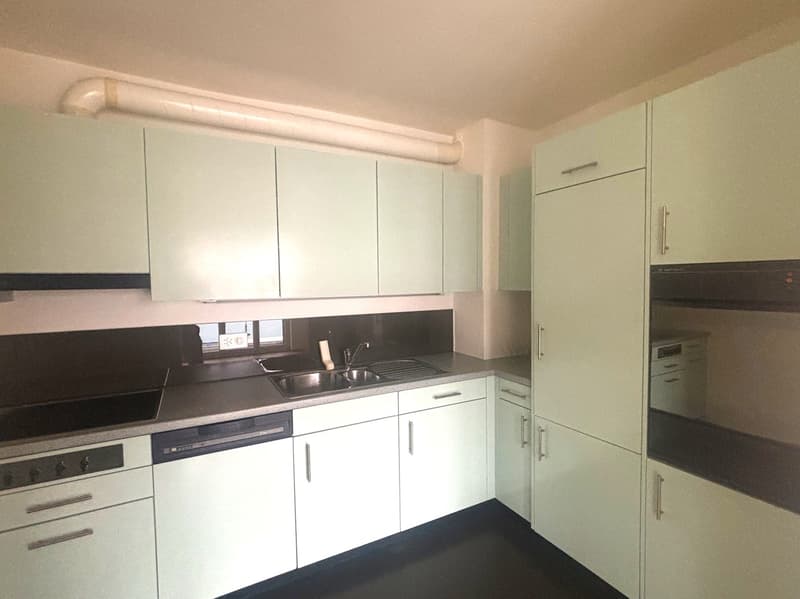 Charmante 2.5-Zimmer-Wohnung mit Cheminée in Biel (4)