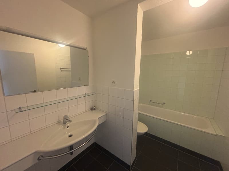 Charmante 2.5-Zimmer-Wohnung mit Cheminée in Biel (5)