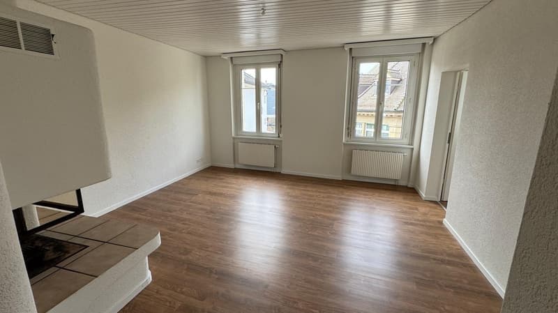 Renovierte 4.5-Zimmer-Wohnung mit Balkon an zentraler Lage (4)