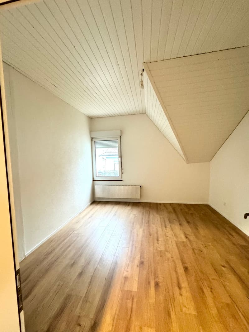 Renovierte 4.5-Zimmer-Duplex-Dachwohnung an zentraler Lage (4)